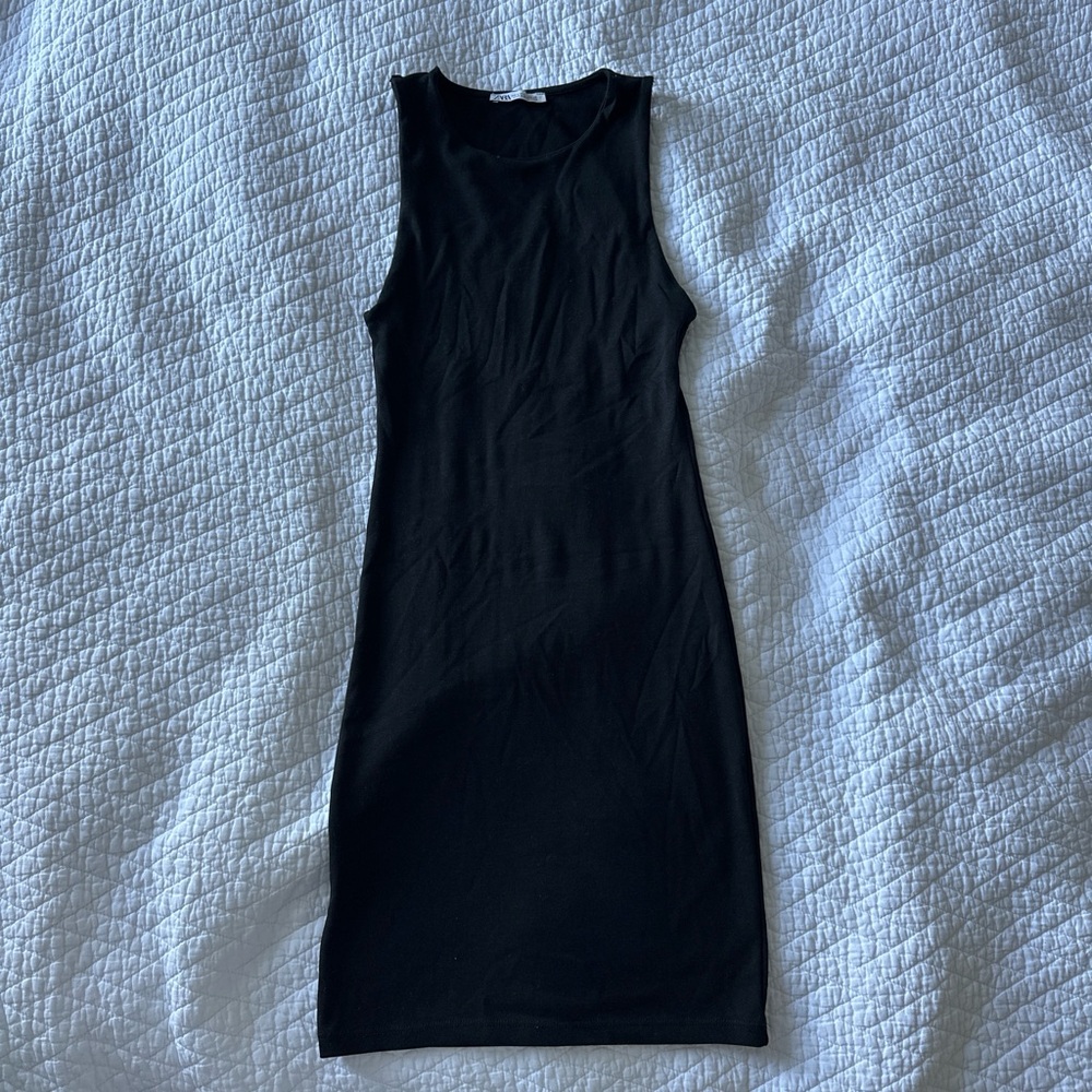 Black bodycon dress